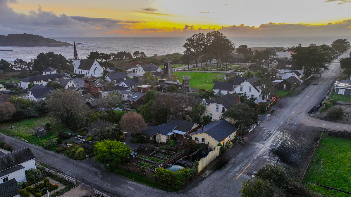 Café Beaujolais, Mendocino, from above